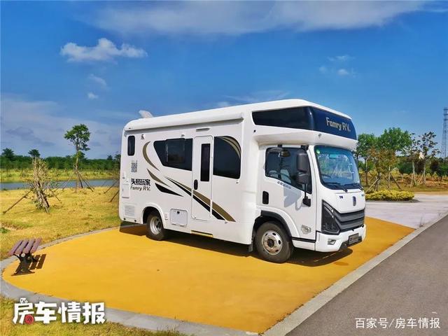 续航500公里的新能源房车,自带"发电机"充电省事儿,住一家6口