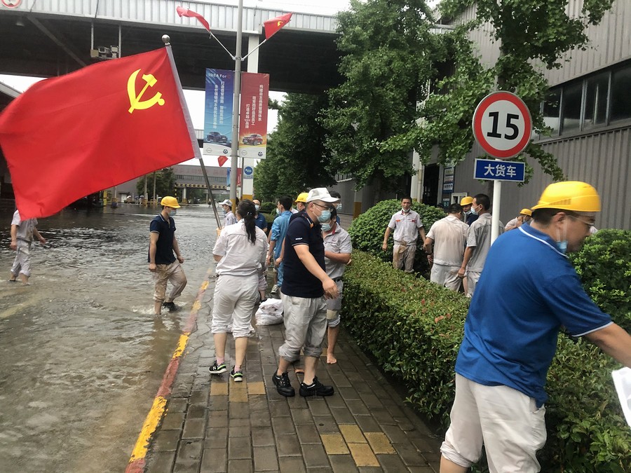 东风日产郑州工厂基层党组织和广大党员守土有责战大汛